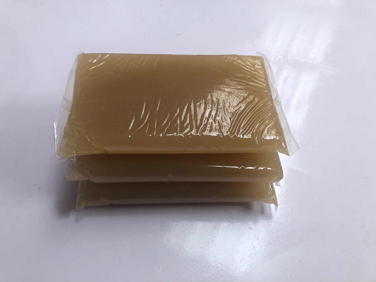 蛋白膠的泡沫比較多，可以選擇蛋白膠消泡劑