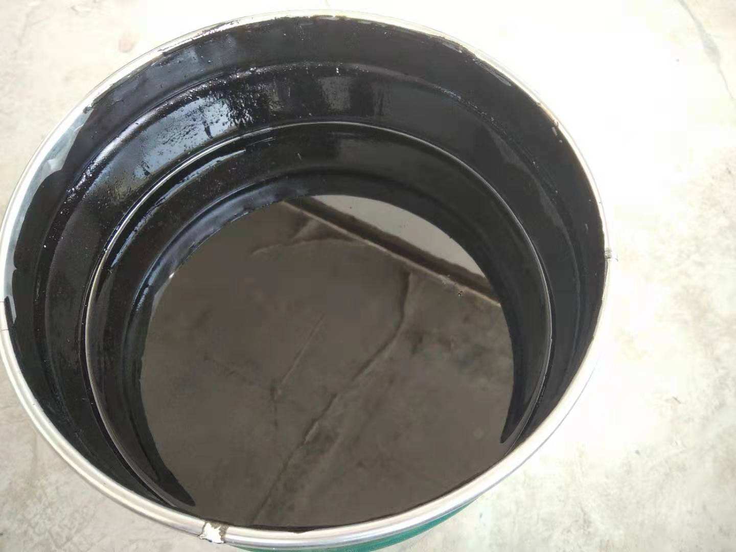 油性聚氨酯出現(xiàn)泡沫是怎么回事？起泡原因分析